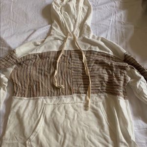 URBAN OUTFITTERS SWEATER